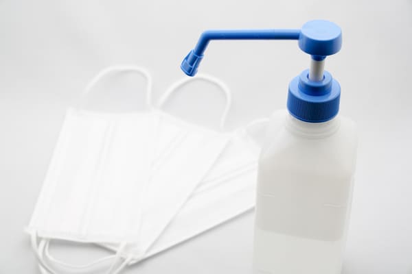 マスクとアルコール消毒